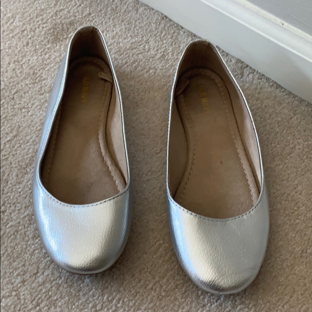 Old Navy Silver Flats